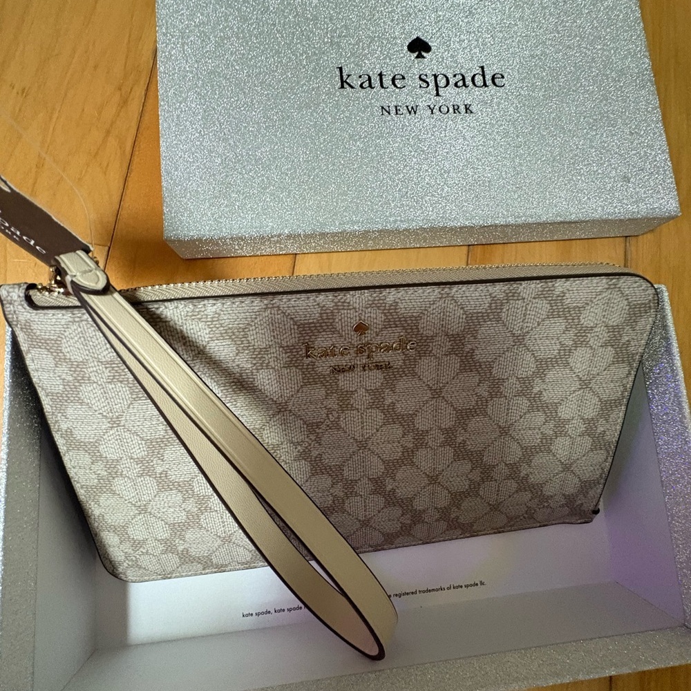 Kate Spade Beige Wristlet Clutch​